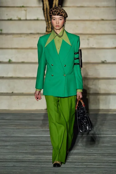Look 94